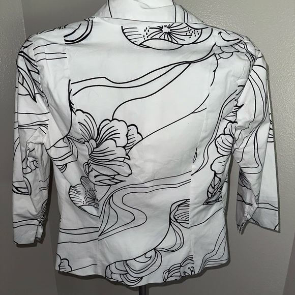White House Black Market Black and White Floral Blazer - Picture 2 of 3